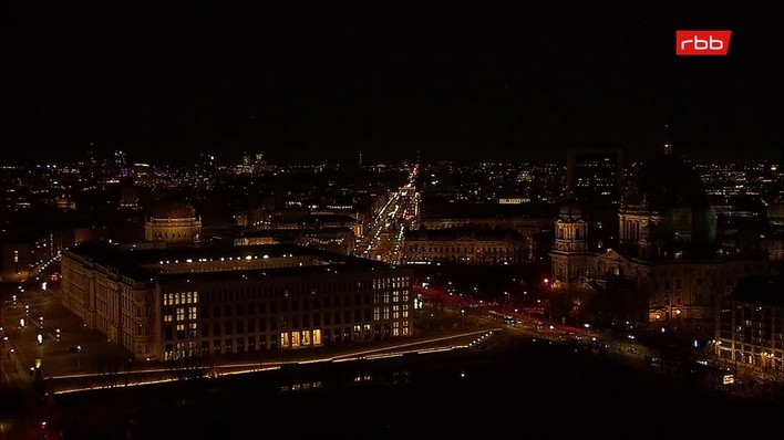 Archiv Foto Webcam Berlin: Rotes Rathaus und Berliner Dom