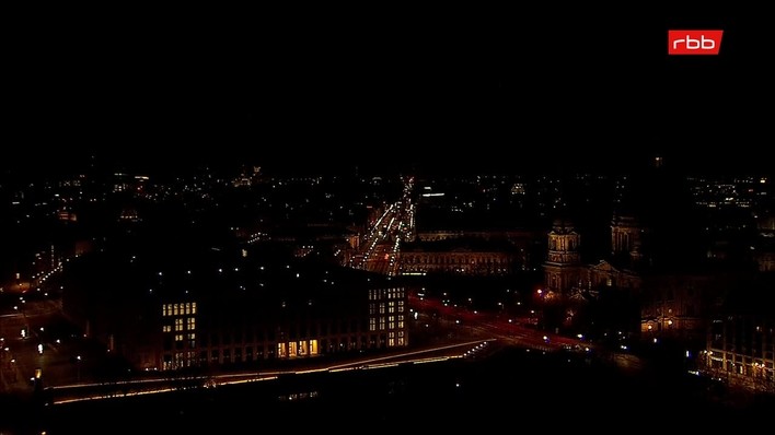 Archiv Foto Webcam Berlin: Rotes Rathaus und Berliner Dom