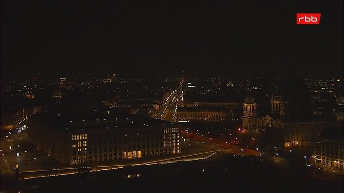 Archiv Foto Webcam Berlin: Rotes Rathaus und Berliner Dom