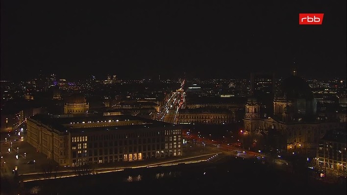 Archiv Foto Webcam Berlin: Rotes Rathaus und Berliner Dom