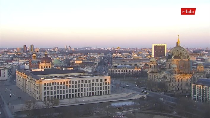 Archiv Foto Webcam Berlin: Rotes Rathaus und Berliner Dom