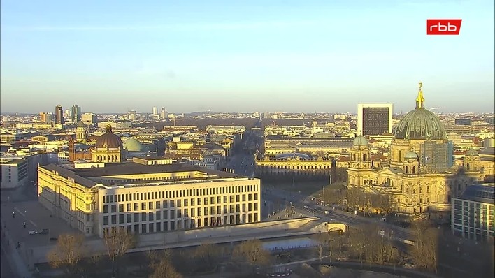 Archiv Foto Webcam Berlin: Rotes Rathaus und Berliner Dom