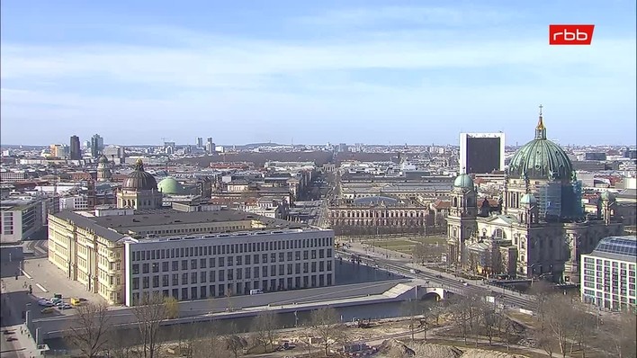 Archiv Foto Webcam Berlin: Rotes Rathaus und Berliner Dom