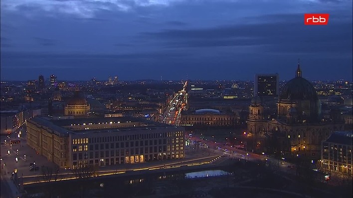 Archiv Foto Webcam Berlin: Rotes Rathaus und Berliner Dom