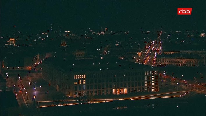 Archiv Foto Webcam Berlin: Rotes Rathaus und Berliner Dom