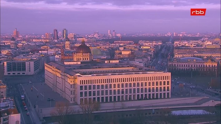 Archiv Foto Webcam Berlin: Rotes Rathaus und Berliner Dom