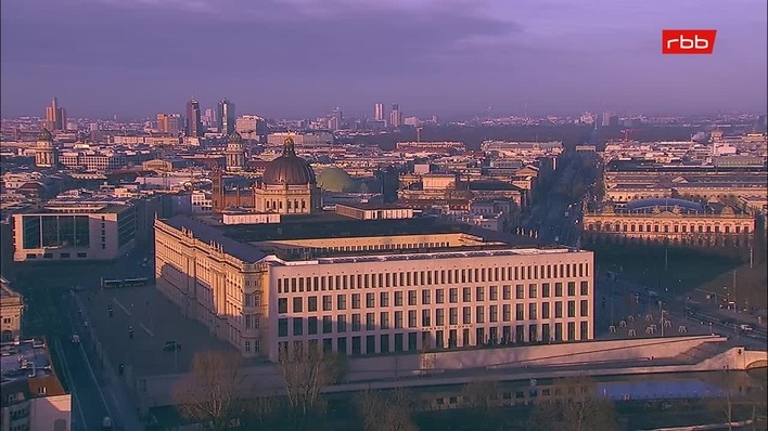 Archiv Foto Webcam Berlin: Rotes Rathaus und Berliner Dom