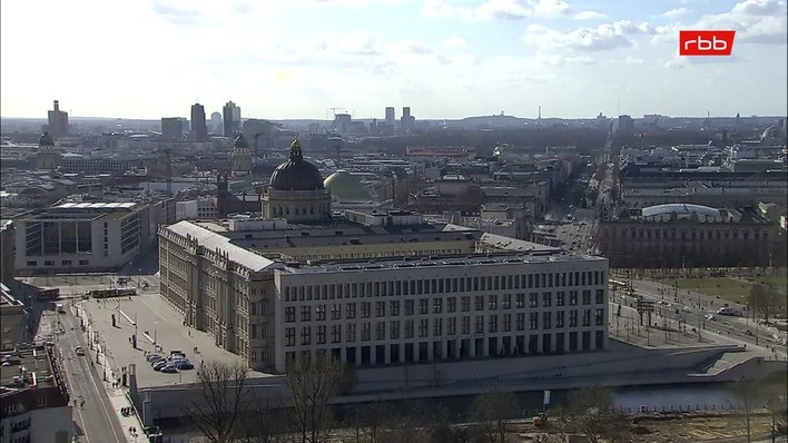 Archiv Foto Webcam Berlin: Rotes Rathaus und Berliner Dom