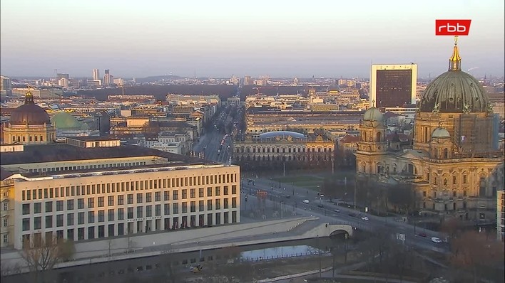 Archiv Foto Webcam Berlin: Rotes Rathaus und Berliner Dom