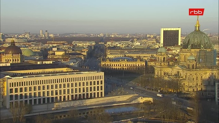 Archiv Foto Webcam Berlin: Rotes Rathaus und Berliner Dom