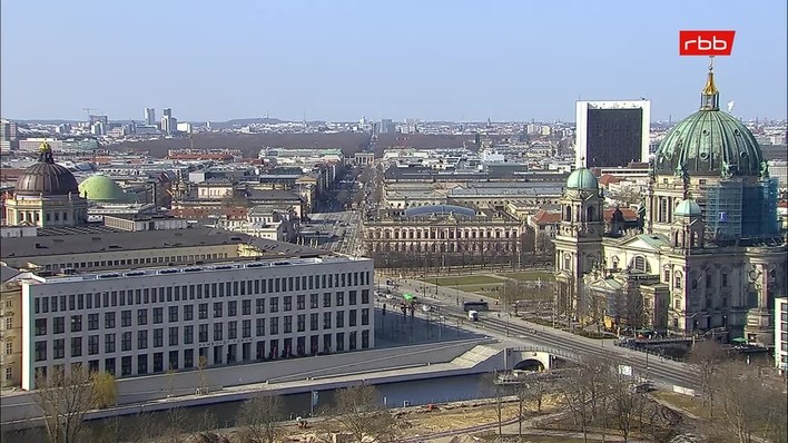 Archiv Foto Webcam Berlin: Rotes Rathaus und Berliner Dom