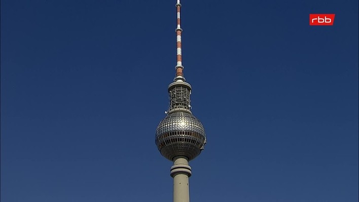 Archiv Foto Webcam Berlin: Rotes Rathaus und Berliner Dom