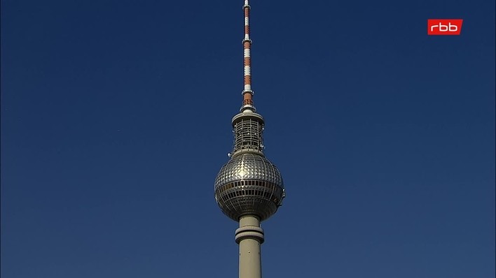 Archiv Foto Webcam Berlin: Rotes Rathaus und Berliner Dom