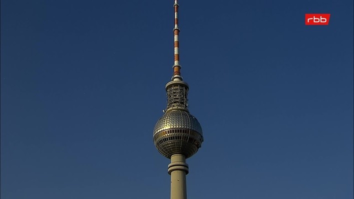Archiv Foto Webcam Berlin: Rotes Rathaus und Berliner Dom