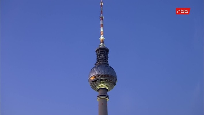 Archiv Foto Webcam Berlin: Rotes Rathaus und Berliner Dom