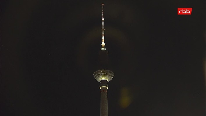 Archiv Foto Webcam Berlin: Rotes Rathaus und Berliner Dom