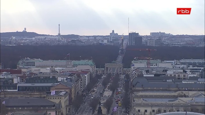 Archiv Foto Webcam Berlin: Rotes Rathaus und Berliner Dom