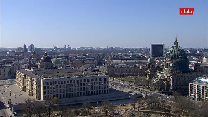 Archiv Foto Webcam Berlin: Rotes Rathaus und Berliner Dom