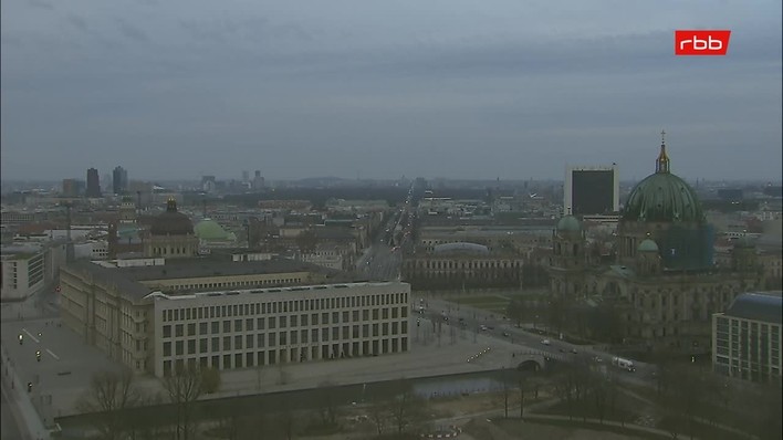 Archiv Foto Webcam Berlin: Rotes Rathaus und Berliner Dom