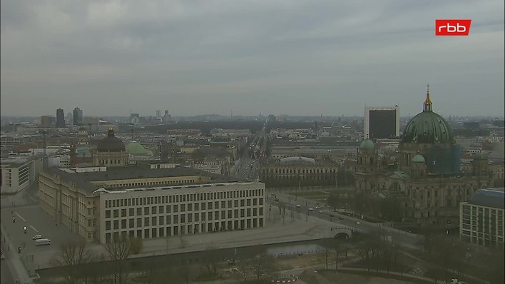 Archiv Foto Webcam Berlin: Rotes Rathaus und Berliner Dom