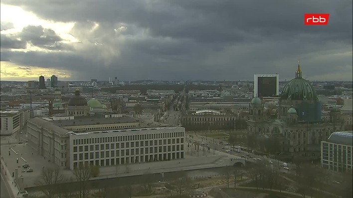 Archiv Foto Webcam Berlin: Rotes Rathaus und Berliner Dom