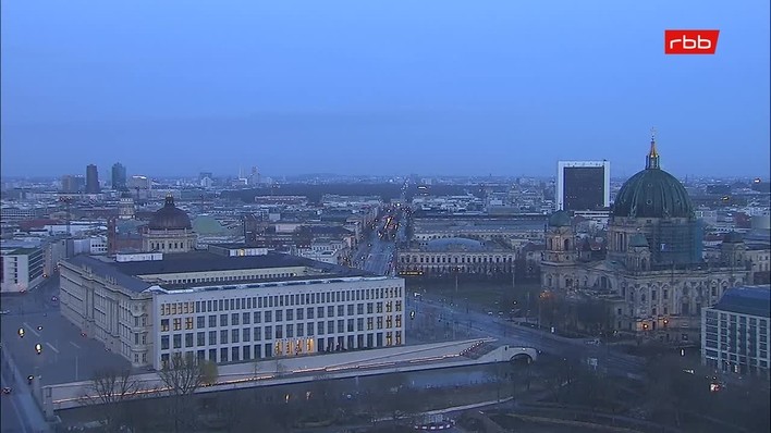 Archiv Foto Webcam Berlin: Rotes Rathaus und Berliner Dom