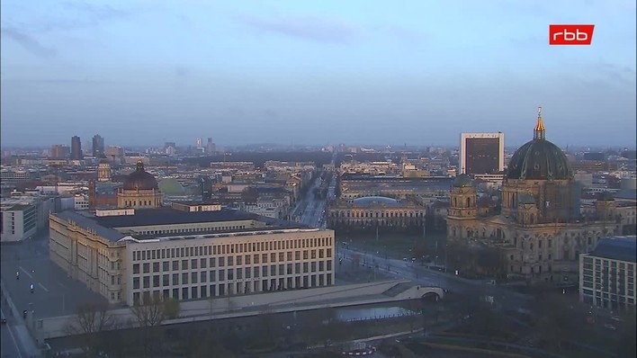 Archiv Foto Webcam Berlin: Rotes Rathaus und Berliner Dom