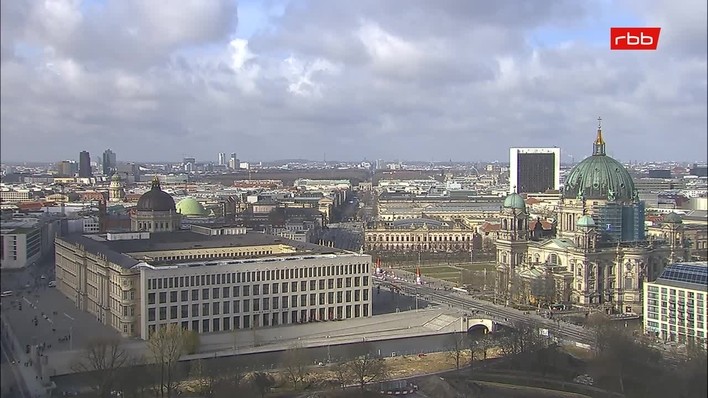 Archiv Foto Webcam Berlin: Rotes Rathaus und Berliner Dom