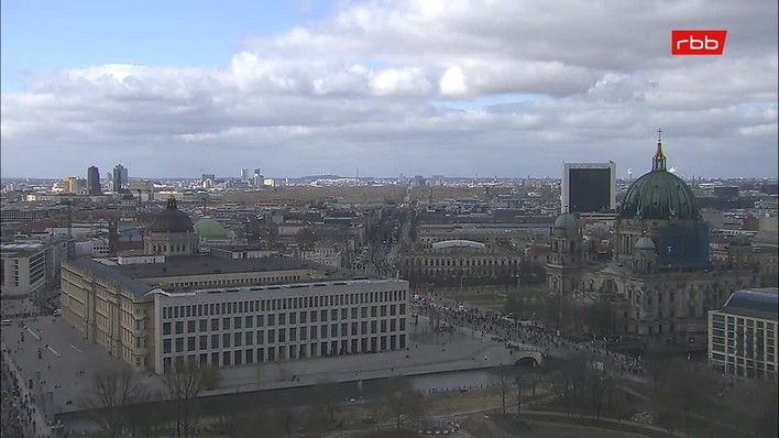 Archiv Foto Webcam Berlin: Rotes Rathaus und Berliner Dom
