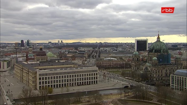 Archiv Foto Webcam Berlin: Rotes Rathaus und Berliner Dom