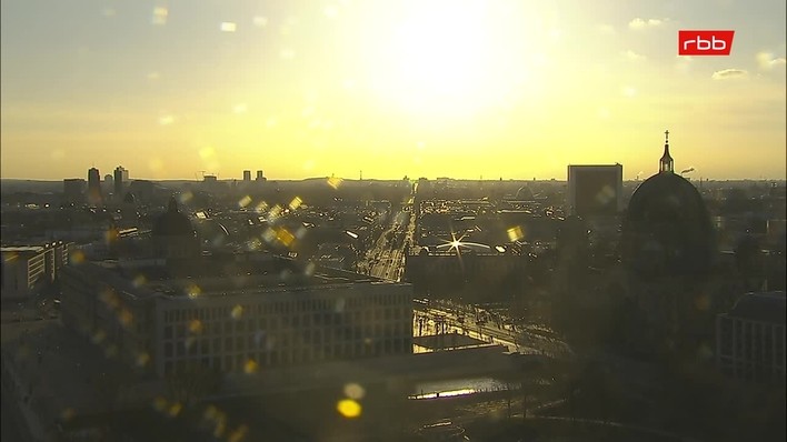 Archiv Foto Webcam Berlin: Rotes Rathaus und Berliner Dom