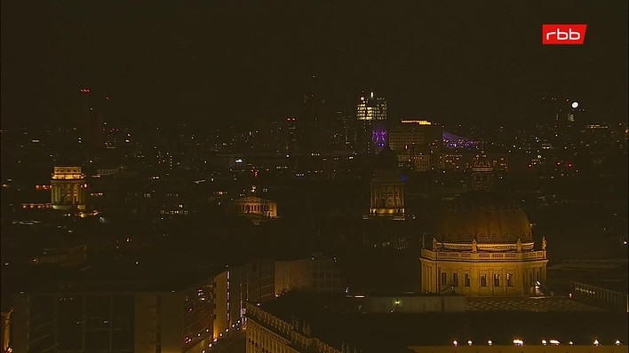 Archiv Foto Webcam Berlin: Rotes Rathaus und Berliner Dom