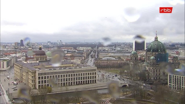 Archiv Foto Webcam Berlin: Rotes Rathaus und Berliner Dom