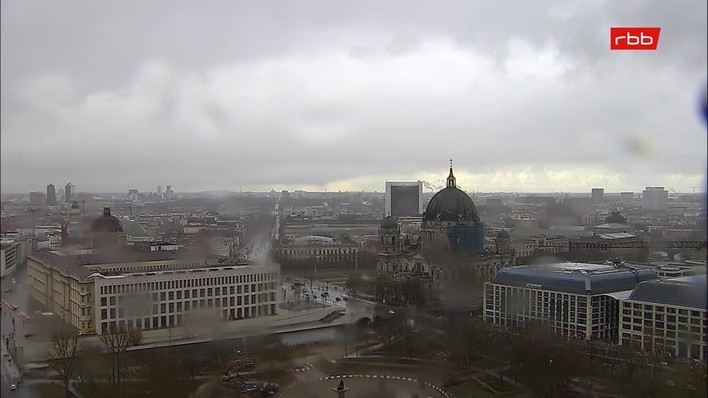 Archiv Foto Webcam Berlin: Rotes Rathaus und Berliner Dom