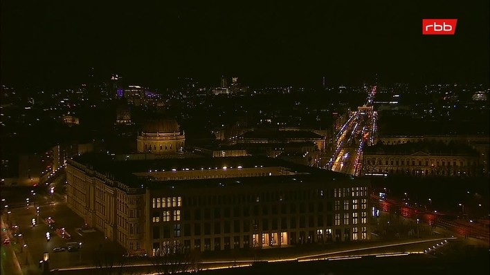 Archiv Foto Webcam Berlin: Rotes Rathaus und Berliner Dom
