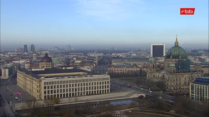Archiv Foto Webcam Berlin: Rotes Rathaus und Berliner Dom
