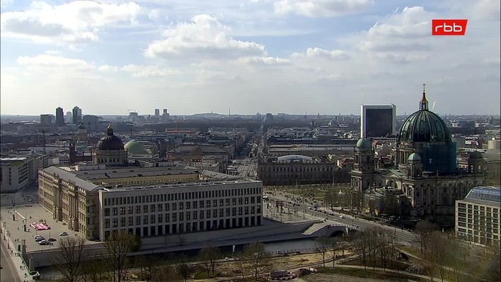 Archiv Foto Webcam Berlin: Rotes Rathaus und Berliner Dom