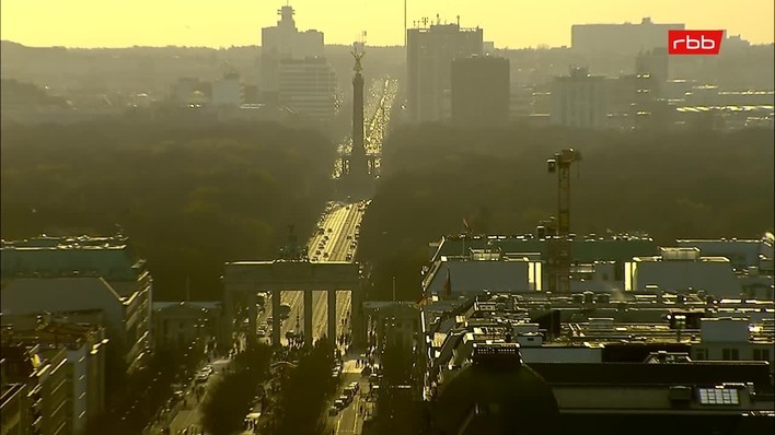 Archiv Foto Webcam Berlin: Rotes Rathaus und Berliner Dom