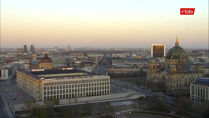 Archiv Foto Webcam Berlin: Rotes Rathaus und Berliner Dom