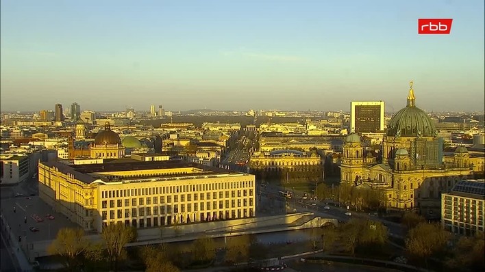 Archiv Foto Webcam Berlin: Rotes Rathaus und Berliner Dom