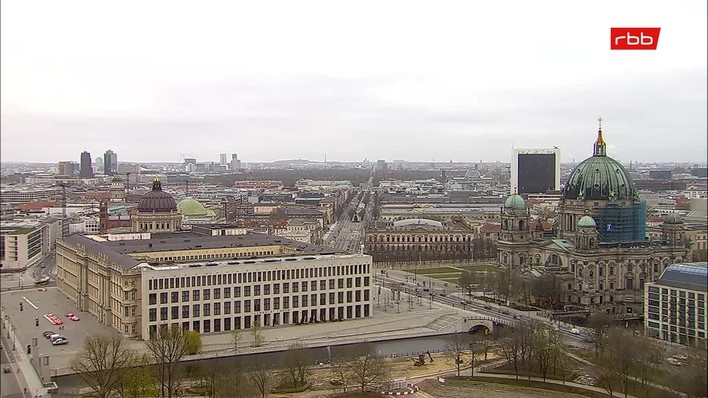 Archiv Foto Webcam Berlin: Rotes Rathaus und Berliner Dom