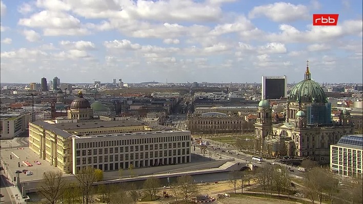Archiv Foto Webcam Berlin: Rotes Rathaus und Berliner Dom