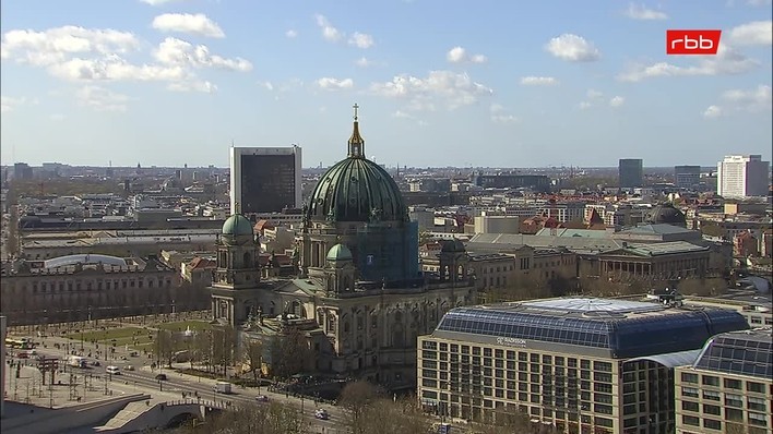 Archiv Foto Webcam Berlin: Rotes Rathaus und Berliner Dom