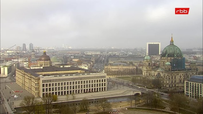 Archiv Foto Webcam Berlin: Rotes Rathaus und Berliner Dom