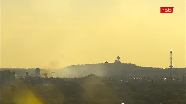 Archiv Foto Webcam Berlin: Rotes Rathaus und Berliner Dom