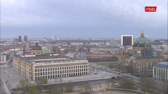 Archiv Foto Webcam Berlin: Rotes Rathaus und Berliner Dom