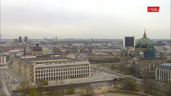 Archiv Foto Webcam Berlin: Rotes Rathaus und Berliner Dom