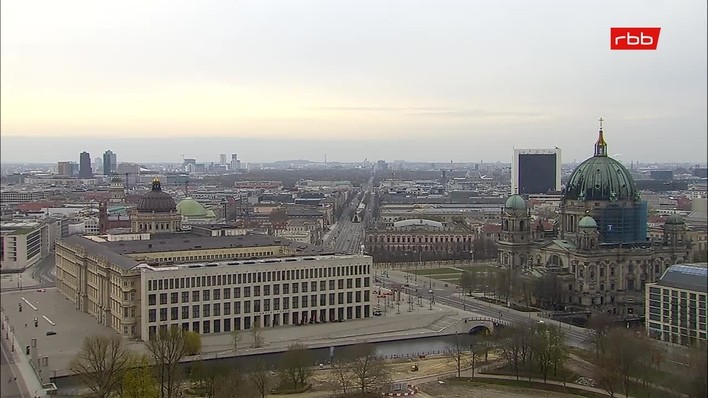 Archiv Foto Webcam Berlin: Rotes Rathaus und Berliner Dom