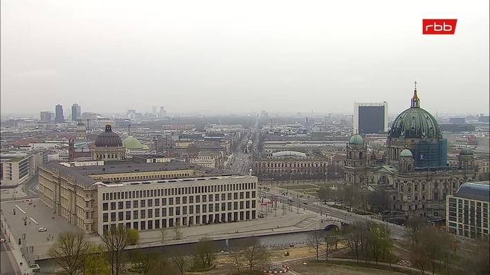 Archiv Foto Webcam Berlin: Rotes Rathaus und Berliner Dom