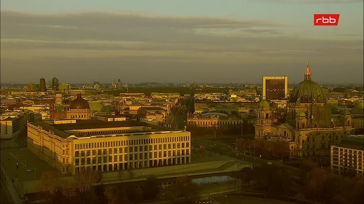 Archiv Foto Webcam Berlin: Rotes Rathaus und Berliner Dom